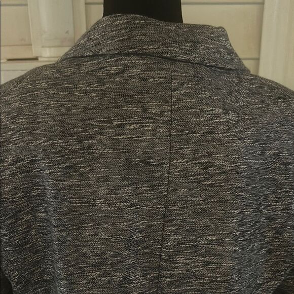 DKNY Size 10 Women's Gray Blazer   E - Picture 7 of 9